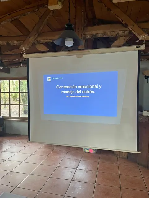 Diapositiva de apertura del curso Contención emocional y manejo del estrés