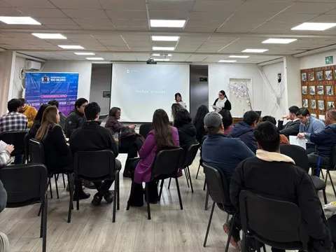Vista del salón completo durante la jornada